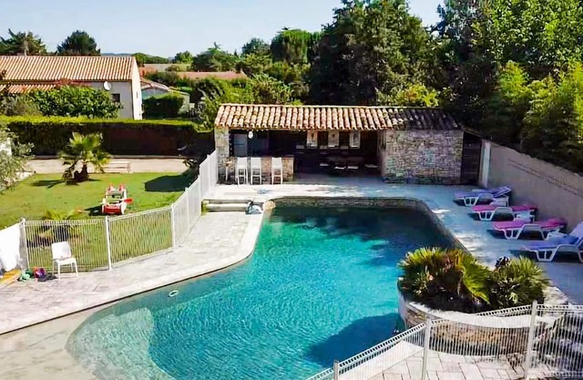 4 bedroom accommodation in Saint-Paulet-de-Caisso