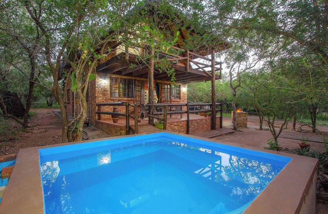 4-bedroom, 4-bathroom house in Marloth Park with WiFi and AC. Enjoy your stay