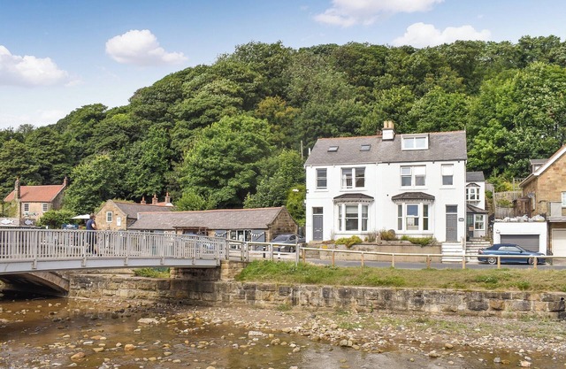 4 bedroom accommodation in Sandsend