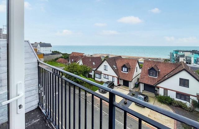 4 bedroom accommodation in Hythe