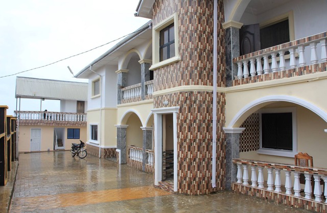 4 bedroom Apartment with 24hrs power supply, in the heart of Owo, Ondo state