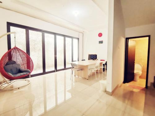 4-Bedroom Home in South Jakarta Nuansa Swadarma Residence by Le Ciel Hospitality