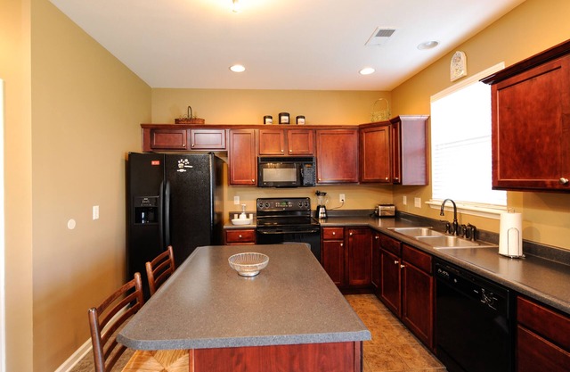 4 bedroom house close to the Horse Park