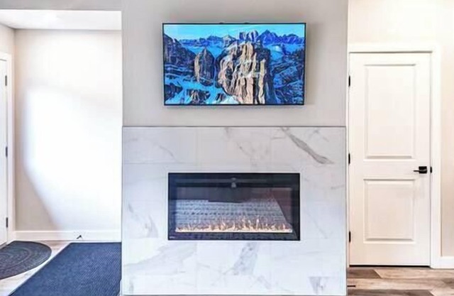 4 bedroom townhouse/Hot tub/Mountain Views