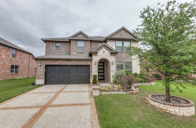 4 Beds 4 bath- EV Charger, Gym, Media room, Yard & Pool