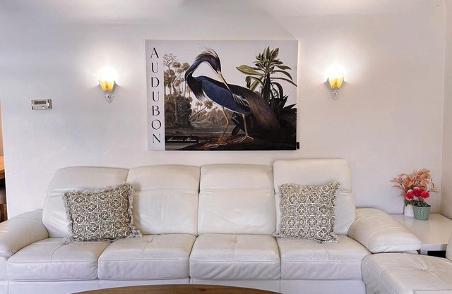 4 big bedrooms 2bathroom with tub and showern6mins to airport 20mins to downtown