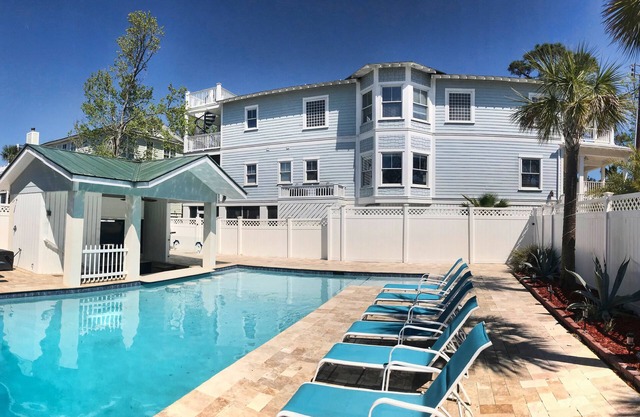 4 BR Beautiful Southern Style Home w/Private Large Pool, Heat Opt - North End