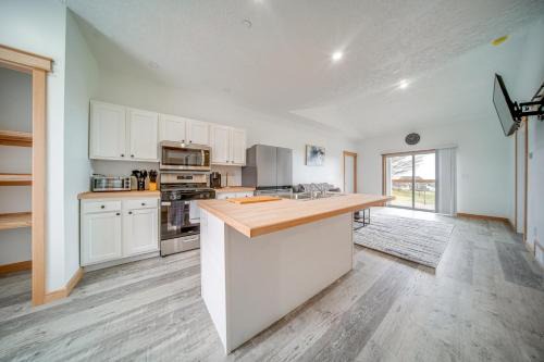 4 Mi to Lake Erie Access Condo on the Greens