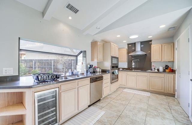 4 Mi to Uptown Sedona: Desert Home w/Mtn Views!