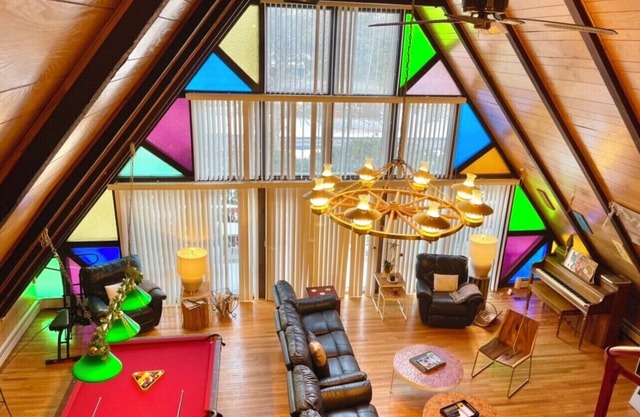 4 Miles to Ski Resort💥By the Lake💥Hot Tub💥Fast Wi-Fi💥Piano💥Dogs Stay FREE