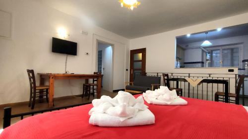 4 minuti da San Carlo Acutis, 140 mq, ALL'OMBRA DI SANTA CHIARA, Piano Terra 2 Ingressi 3 Camere 2 Bagni, Idromassaggio, Perfetto - La nostra Forza è PRESENZA LIVE 24-7, MyAssisiSuite, più di un semplice Appartamento - MÓWIMY PO POLSKU