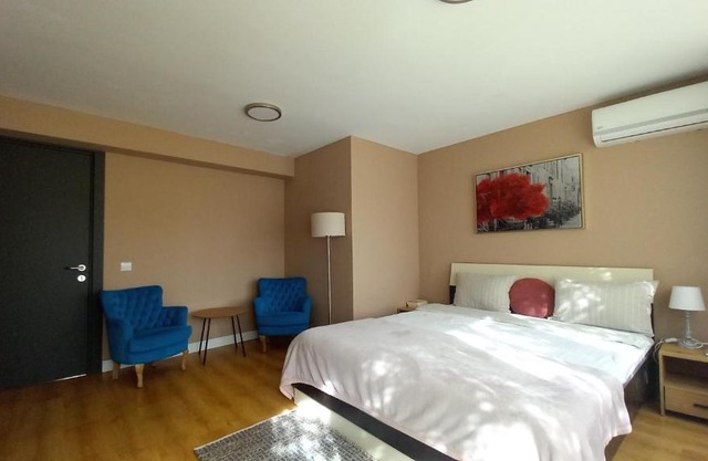 4 Seasons Apartments