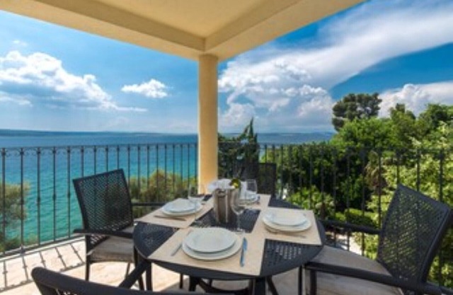 4-star apartments with direct beach access in front of the house