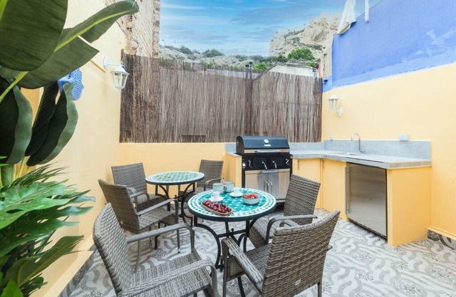 4-storey semi-detached house in the center of alicante