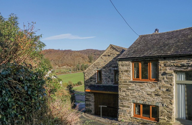 4 THE BARNS, family friendly, character holiday cottage in Ulverston