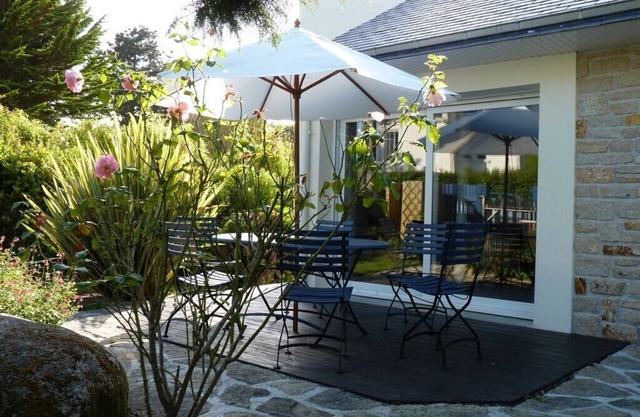 40M from the beach, VILLA BORD DE MER 4*, with enclosed garden, WIFI