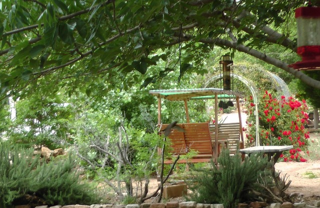 45 Minutes to Zion National Park! Private Guest Room #2, SHARED living areas.