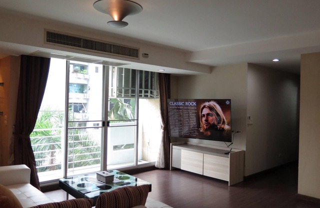 4B - 2 Bedroom Downtown Apartment with shared Pool