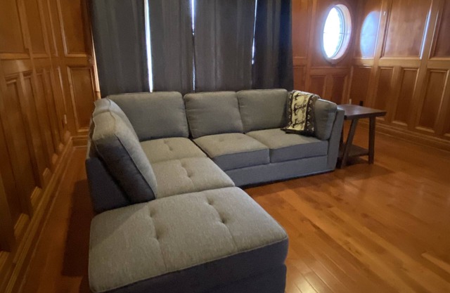 4BD 2.5BA 3 level private house w/ private beach access.