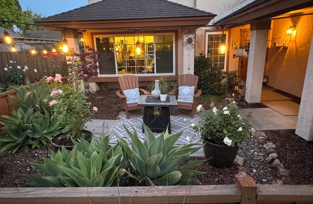 4bd/3ba Family Home in Quiet Neighborhood, Across the Street from a Park