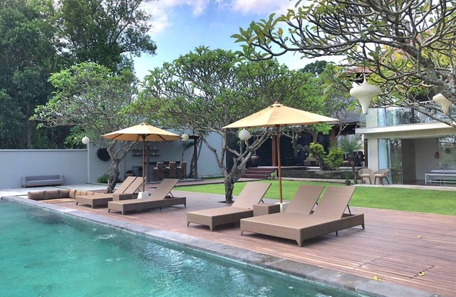 4Bedrooms villa with views of rice field, mountain, & sunset w/spacious garden.n