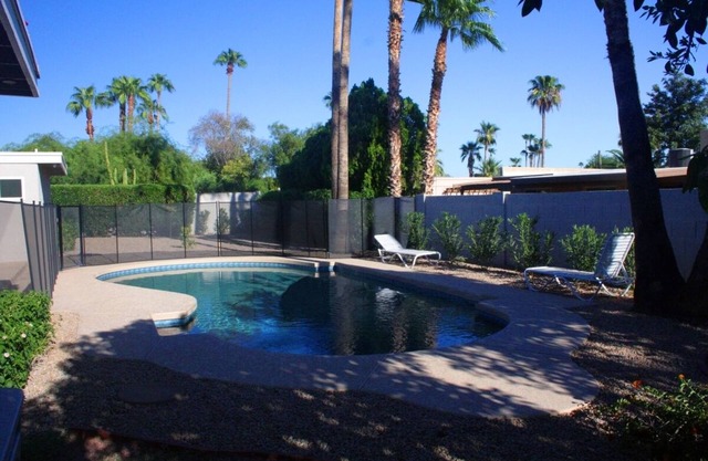 4BR/3BA Villa, Large Heated Private Pool - Near R' Ariel Shoshan