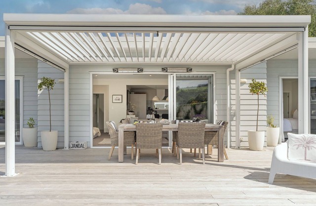 4BR Beachside Home with Spa & Outdoor Dining