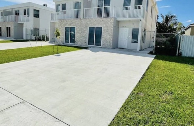 4BR by MIA F1 GP Key West Beaches Luxury Getaway Nature