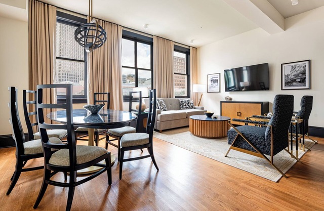 4BR Group Space for 16 Near Bourbon St | The Mayfair