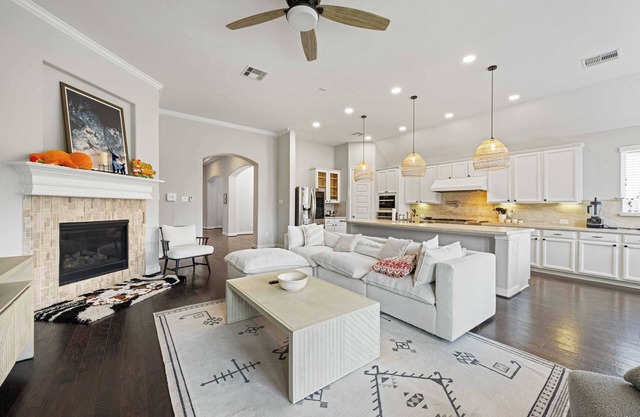 4BR Home in Sterling Heights|Mainfloor Bedroom|Parking|Walk In Closets #42195