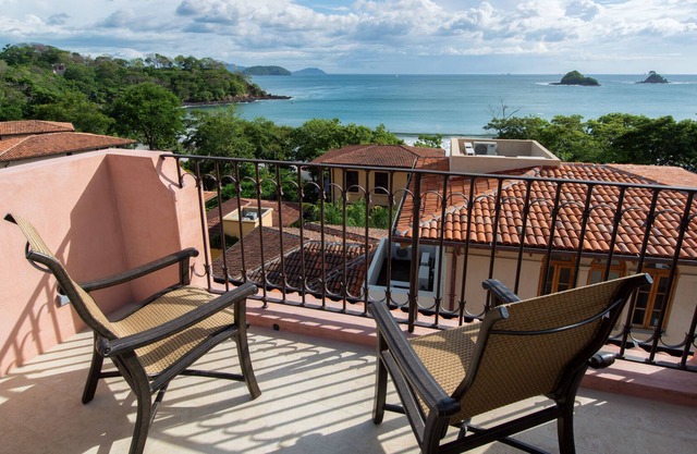 4BR Home Splendid Ocean Views and Plunge Pool in Las Catalinas Beach Town