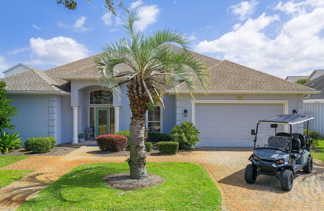4BR House with PRIVATE POOL & GOLF CART ! Walk to Beach