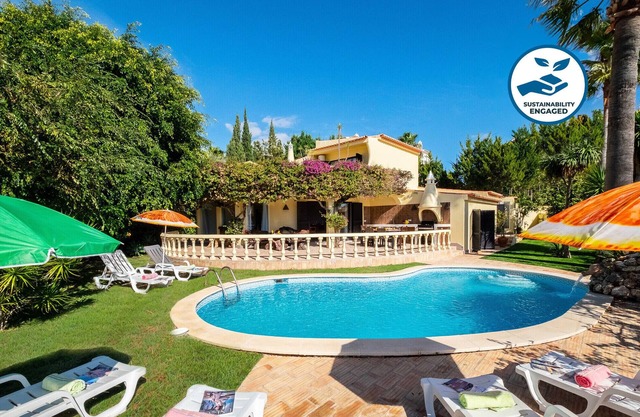 4BR in Albufeira w/Private Pool & Garden