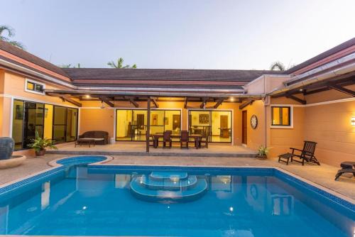 4BR Timbuktu Villa Jacuzzi & Walk to Market V170