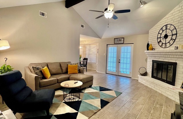 4BR Universal City Relocation Housing W/D WiFi