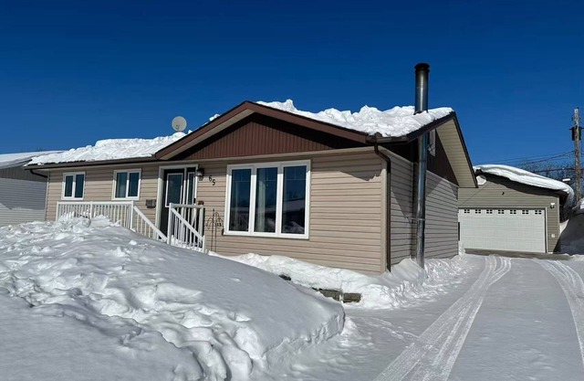 4BR w/Wine Fridge, Bar, Patio, Parking, Laundry
