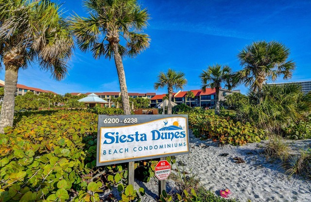 4th Floor Crescent Beach Condo Offering Full Unobstructed Gulf Views.nn
