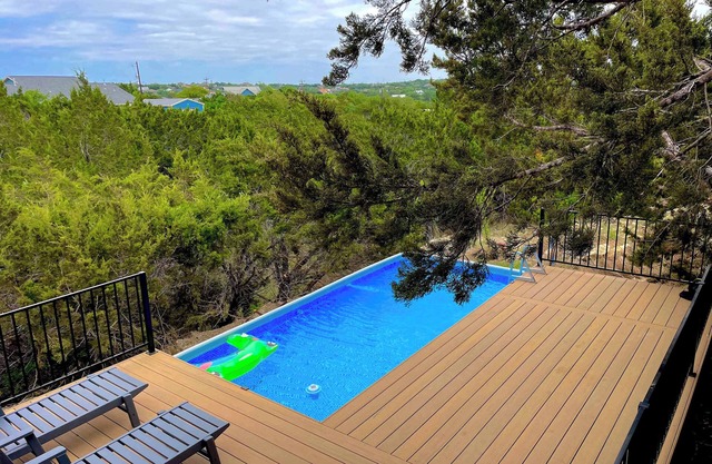 5/2, Secluded POOL, amazing views & decks