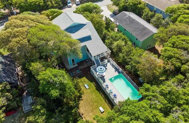 5+4 Heated Pool Home, Steps from Beach, Bonus Ground Floor Apartment