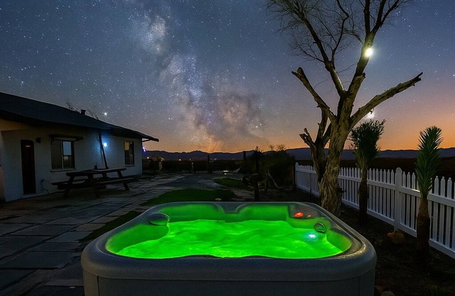 5-acre Desert Views Stargazing Hot Tub Hammock Games BBQ Sport Court