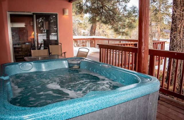 5 * ADOBE HOME*HOT TUB*WALK TO LAKE*FISH*HIKE*RECREATION CTR