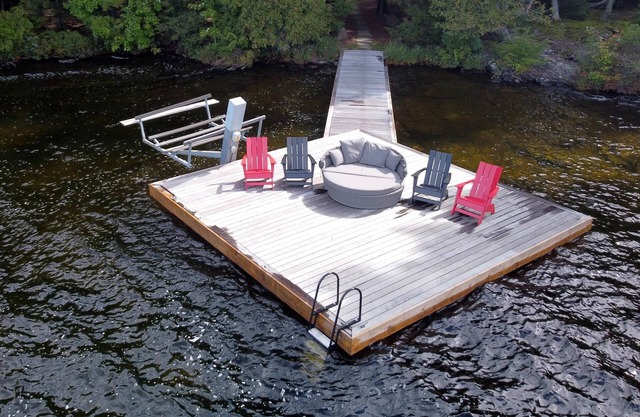 5 bdrm, 3 bath, Lake Muskoka, Guest Cottage! Private! Sunsets!