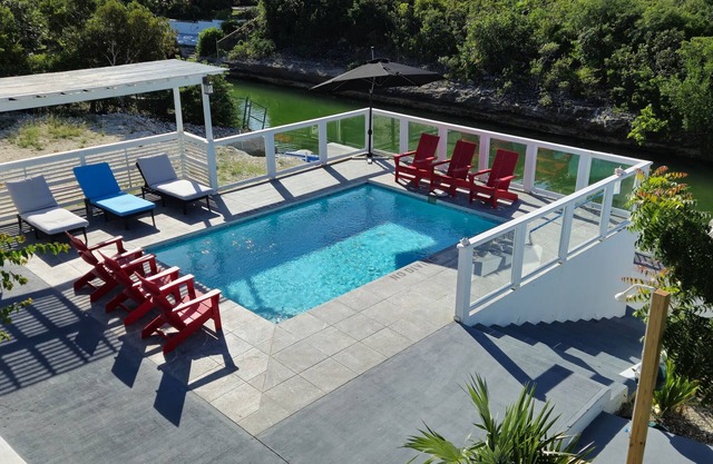 5 bed, 2 separate units on Canal