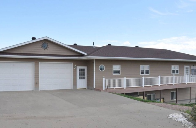 5 Bed/3.5 Bath-Sleeps Up To 17-easy I-90 on/off Chamberlain/Oacoma