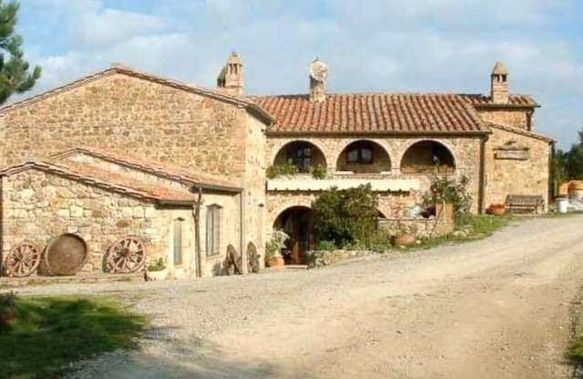 5 bed/6 bath farm stay with pool
