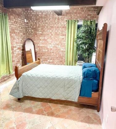 5- Bed Pink house ( Close to Sports Center )