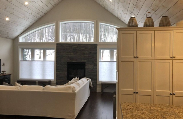 5 bedroom 4 Bathroom Beautiful Duplexed Cottage in the heart of Georgian Bay!