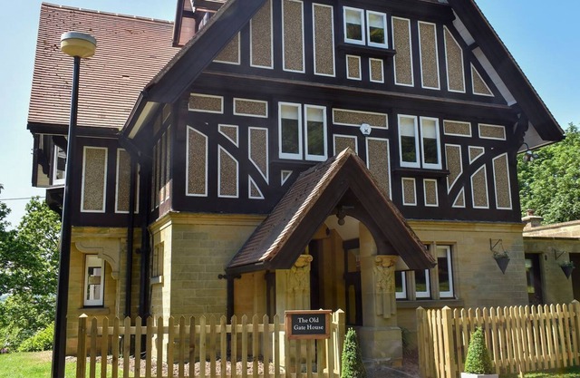 5 bedroom accommodation in Tunbridge Wells