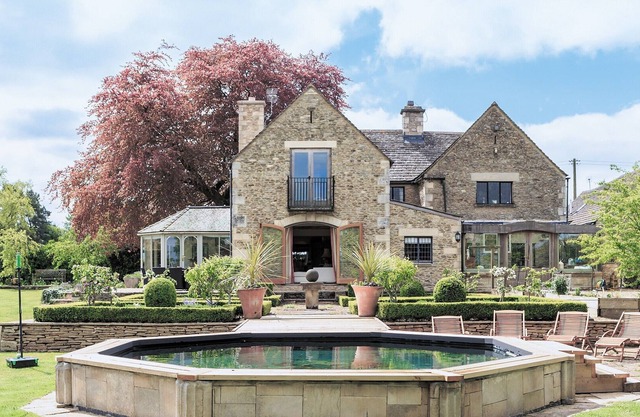 5 bedroom accommodation in The Camp, near Stroud