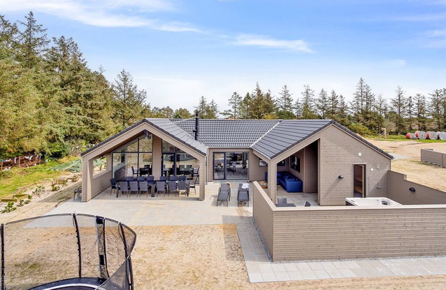 5 bedroom beautiful home in Rømø